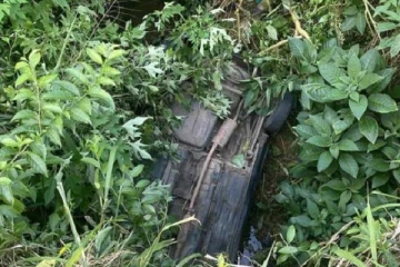 இலங்கையில் 50 அடி பள்ளத்தில் விழுந்த வேன்! ஒருவர் உயிரிழப்பு! 7 வைத்தியசாலையில்