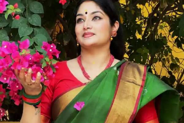 சிவகாசி திரைப்படத்தில் விஜயின் தங்கையை நினைவிருக்கா? வைரலாகும் காணொளி! | Sivakasi Movie Sister Actress Recent Photos Viral