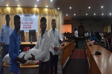 யாழில் மண்டோஸ் புயலால் பாதிக்கப்பட்ட கடற்றொழிலாளர்களுக்கு நண்டு வலைகள் வழங்கி வைப்பு