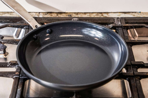 Non-stick சமையல் பாத்திரங்களுக்கு தடை... கனடாவிலும் நடைமுறைக்கு வருமா? | Canada Bc Plans To Ban Non Stick After California