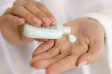 கொழும்பில் கிறீம்கள் பயன்படுத்தும் பெண்களுக்கு எச்சரிக்கை