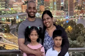 டவுண் சிண்ட்ரோம் நோயால் பாதிக்கப்பட்டுள்ள மகனால் இந்தியக் குடும்பத்தையே நாடு கடத்தும் அவலம்!