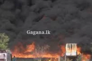 කම්හලක විශාල ගින්නක් ඇවිලී යයි - සෞඛ්‍ය අනතුරු ඇඟවීමක් ද නිකුත් කරයි. (VIDEO)