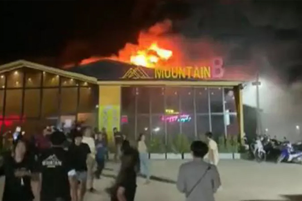 மதுபாண கடையில் ஏற்பட்ட தீ விபத்தில் 13 பேர் உடல் கருகி பலி! | Liquor Shop Fire 13 People Burnt To Death