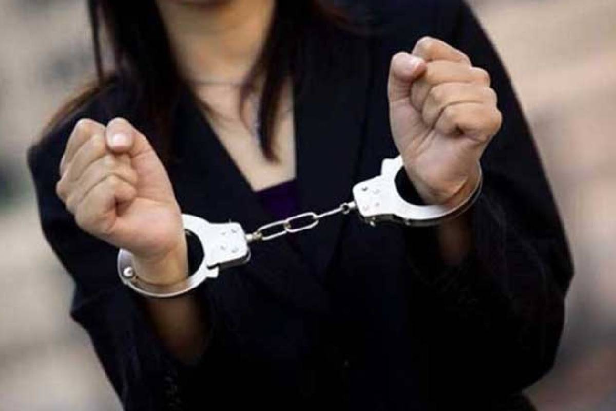 இரவு சோதனையில் சிக்கிய பெண் ; சோதனையில் கிடைத்த பொருட்கள் | Woman Detained In Late Night Operation