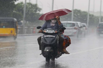 தமிழகத்தில் அடுத்த 6 நாட்களுக்கு தொடர் கனமழை.., எந்தெந்த மாவட்டங்களில் தெரியுமா?