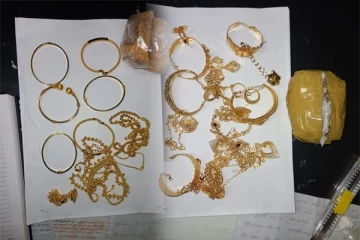 கட்டுநாயக்க விமான நிலையத்தில் பெருந்தொகை தங்கத்துடன் சிக்கிய வர்த்தகர்கள்