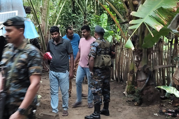 சட்டவிரோத செயற்பாடுகள் தொடர்பாக தர்மபுரத்தில் விசேட சோதனை நடவடிக்கை | Dharmapura Police Conduct Raids சட்டவிரோத செயற்பாடுகள் தொடர்பாக தர்மபுரத்தில் விசேட சோதனை நடவடிக்கை | Dharmapura Police Conduct Raids