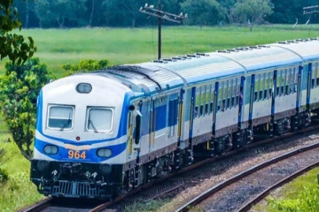 திடீரென தீப்பற்றி எரிந்த ரயில் என்ஜின் ; அதிகாலையில் சம்பவம்