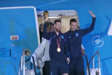 அர்ஜென்டினாவுக்கு திரும்பிய உலக சாம்பியன்கள் - விமான நிலையத்தில் உற்சாக வரவேற்பு...!