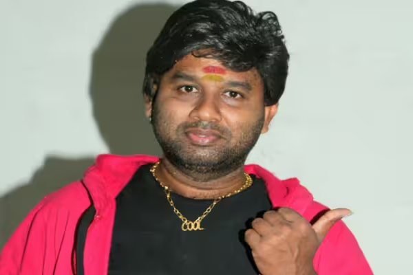 படம் பார்க்க வந்த பெண்ணிடம் முத்தம் கேட்டு torture செய்த கூல் சுரேஷ் | Cool Suresh Torture Girl After Watching Movie