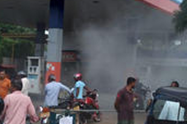 ஐ.ஓ.சி (IOC) எரிபொருள் நிலையத்தில் தீ விபத்து | Fire At Ioc Fuel Station