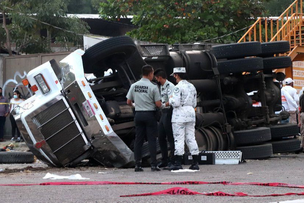 புலம்பெயர்ந்து சென்றோரை பலியெடுத்த கோர விபத்து! குழந்தைகள், பெண்கள் உட்பட 53 பேர் பரிதாபமாக உயிரிழப்பு (காணொளி) - ஐபிசி தமிழ்