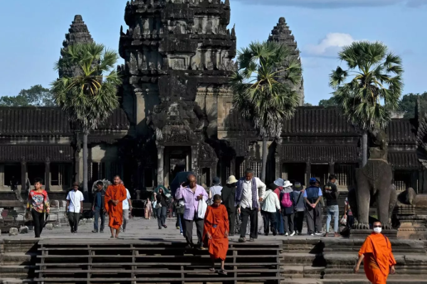 இடித்து தள்ளப்பட்ட விஷ்ணு சிலை.. தீவிரமடையும் எல்லை பிரச்சினை | Cambodia Slams Demolition Vishnu Statue Thai Army