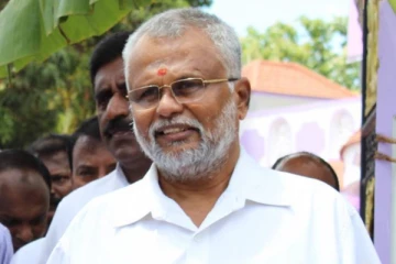 வரலாற்றுச் சிறப்புமிக்க திருத்தலங்களுக்கு நிதியுதவி வழங்கினார் அமைச்சர் டக்ளஸ்
