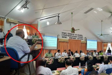 பிரதமரின் கூட்டத்தில் அதிதிகளின் கதிரையை புறக்கணித்த சாணக்கியன்!