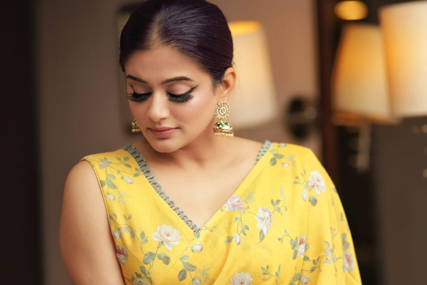 அறிமுகப்படுத்திய நடிகையால் ஏற்பட்ட சறுக்கல்.. பாரதிராஜாவை இன்னும் எந்திரிக்கவே விடாமல் விழுந்த அடி.. | Bharathiraja Slippage Caused By Priyamani