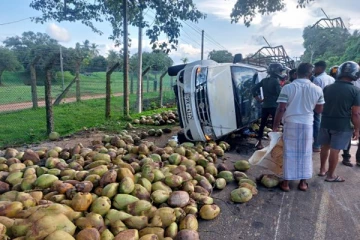 வவுனியாவில் விபத்துக்குள்ளாகி ஐவர் படுகாயம்!
