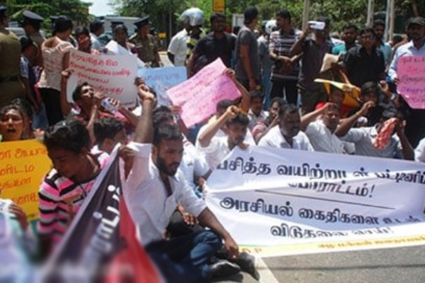 நாடாளுமன்றிற்கு அருகில் தற்போது போராட்டம் | Currently A Protest Near The Parliament