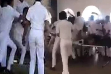 பரீட்சைக்குத் தோற்றிய பாடசாலை மாணவனை தாக்கிய சக மாணவர்களுக்கு நேர்ந்த கதி!