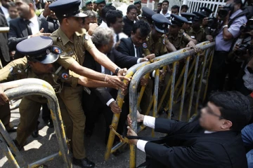 சட்டத்தரணிகளுக்கு எதிராக வழக்கு: பீ அறிக்கையை மீளப்பெற்ற பொலிஸார்