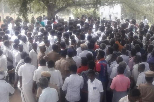 திமுக - அதிமுகவினர் இடையே கடும் மோதல்.. கரூரில் பரபரப்பு.! | Karur Dmk Aiadmk Clash Agitation