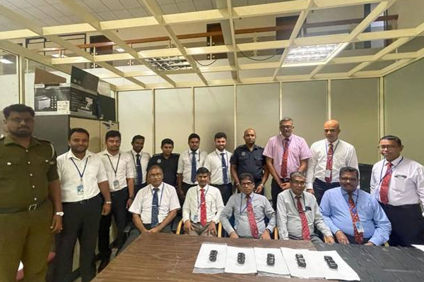 பண்டாரநாயக்க சர்வதேச விமான நிலையத்தில் 5 பேர் அதிரடி கைது! சிக்கிய மர்ம பொருள் | 5 People Arrest With Smuggled Gold Colombo Airport