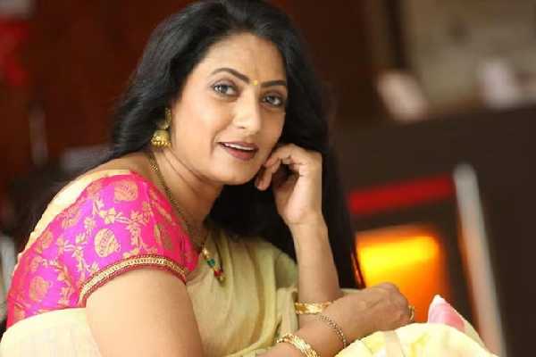 கமலுக்கு ஜோடி..2 நந்தி விருது!! அரசியலுக்குள் நுழைந்த பிரபல நடிகை.. | Actress Aamani Joins Saffron Party In Telangana