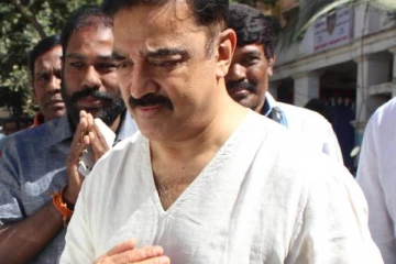 அம்மாவின் இறுதி சடங்கில் நண்பருக்கு ஏற்பட்ட அவமானம்!! விட்டுக்கொடுக்காமல் கமல் ஹாசன் செய்த செயல்