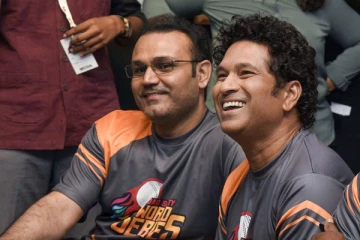 வீரேந்திர சேவாக்கிற்கு தோனி செய்த அநீதி - தேற்றிய சச்சின்..!