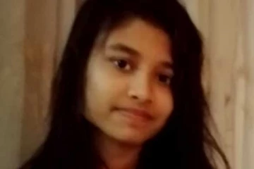 අතුරුදන් වූ 15 හැවිරිදි දැරියක් සෙවීමට පොලීසිය මහජන සහය පතයි - දැරිය පිළිබඳ තොරතුරු මෙන්න..(PHOTOS)