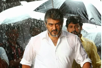 மாஸ்க் கூட அணியாமல் பொது இடத்தில் ரசிகர்களுடன் செல்பி எடுத்துக்கொண்ட தல அஜித்..! வெளியான சமீபத்திய புகைப்படங்கள்..