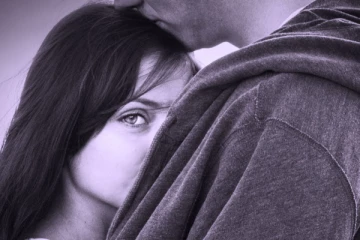 கணவர் வெளிநாட்டில் மனைவியுடன் தகாத உறவு ; ஒப்பந்தத்தில் நடந்த சம்பவம்