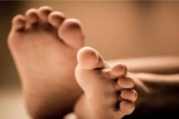 சுவற்றுக்கும் கதவுக்கும் இடையே சிக்கிய 5 வயது சிறுவன்.. நேரில் பார்த்து அதிர்ந்துபோன பெற்றோர்கள்!