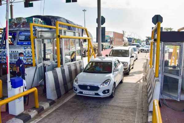 தமிழக மக்களுக்கு அதிர்ச்சி தகவல் - ஏப்ரல் 1 ஆம் தேதி முதல் சுங்கக்கட்டணம் உயர்வு - தமிழ்நாடு