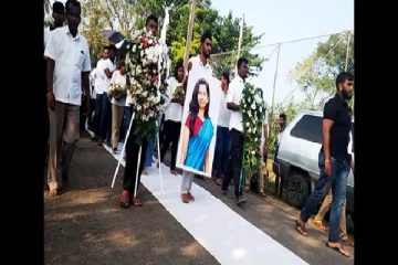 கண்ணீருக்கு மத்தியில் இடம்பெற்ற பல்கலை மாணவியின் இறுதி சடங்கு