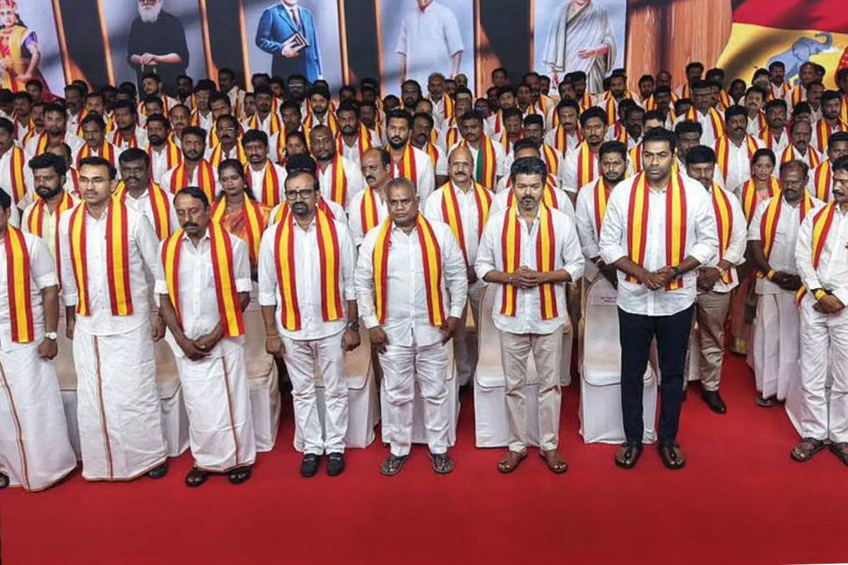 பின்னப்படும் சதிவலை - பதவி விலக தயாராகும் தவெகவின் 108 எம்.எல்.ஏக்கள்..! | Support Of Tvk Leftists And Vck Hold Meeting