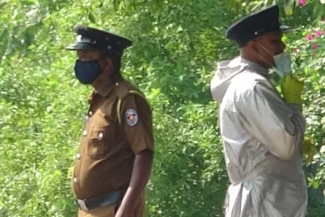 கிளிநொச்சி பாடசாலையில் தூக்கில் தொங்கிய இளைஞனால் அதிர்ச்சி