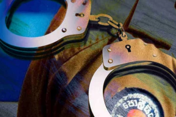 இலஞ்சம் பெற்ற பொலிஸ் அதிகாரிகள் இருவர் கைது