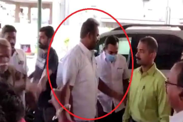 ‘’ ஐடி ரெய்டில் ஆக்ரோஷமான தொண்டர்கள் , சமரசம் பேசிய வேலுமணி ’’ : நடந்தது என்ன? | Admk Ex Minister Sp Velumani Fight For Officers ‘’ ஐடி ரெய்டில் ஆக்ரோஷமான தொண்டர்கள் , சமரசம் பேசிய வேலுமணி ’’ : நடந்தது என்ன? | Admk Ex Minister Sp Velumani Fight For Officers