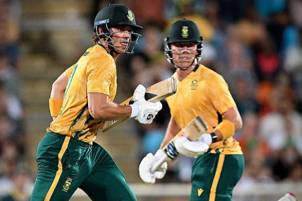 ரோஹித் ஷர்மாவை பின்னுக்கு தள்ளி சாதனை பட்டியலில் முதலிடம் பிடித்த பாபர் அசாம் | Babar Azam Breaks Rohit Sharma Record In T20 Runs