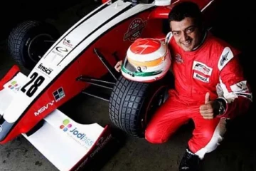 மீண்டும் கார் ரேஸில் பங்கேற்கும் அஜித்.. கொண்டாட்டத்தில் ரசிகர்கள்