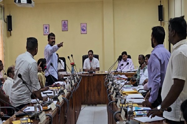 யாழில் வெடிக்கொளுத்த 10 ஆயிரம் ரூபா கட்டணம் ; நிறைவேற்றப்பட்ட பிரேரணை | 10 000 Fine Imposed In Jaffna For Off Explosives யாழில் வெடிக்கொளுத்த 10 ஆயிரம் ரூபா கட்டணம் ; நிறைவேற்றப்பட்ட பிரேரணை | 10 000 Fine Imposed In Jaffna For Off Explosives