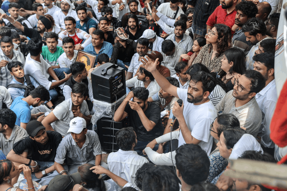 ඉන්දියාවේ මිලියන ගණන් තරුණයෝ ‘කැරපොත්තෝ’ වෙති - මෝදිට එරෙහිව ලෝකයේම අවධානය දිනාගත් අමුතුම කැරැල්ල | What If Cockroaches Shake Indian Politics