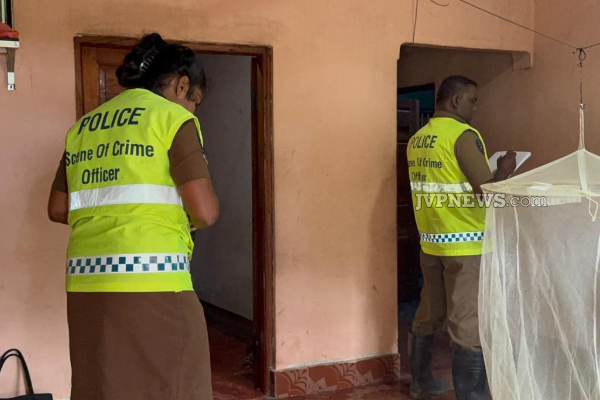 தமிழர் பகுதி வீடொன்றில் பயங்கரம் ; CCTV காட்சியால் வெளிநாட்டில் வாழும் மகனுக்கு அதிர்ச்சி | Horror In Mullaitivu Shocked By The Incident தமிழர் பகுதி வீடொன்றில் பயங்கரம் ; CCTV காட்சியால் வெளிநாட்டில் வாழும் மகனுக்கு அதிர்ச்சி | Horror In Mullaitivu Shocked By The Incident