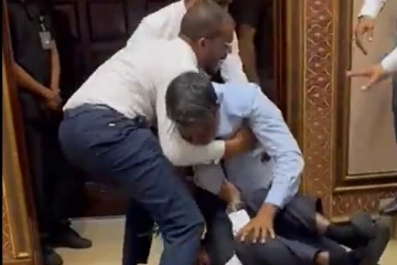 இந்திய விரோத மாலத்தீவு அரசுக்கு எதிராக நாடாளுமன்றத்தில் எதிர்க்கட்சிகள் போராட்டம்