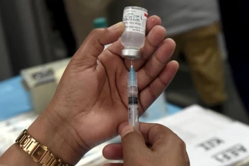 தொடர்ந்து மிரட்டும் கொரோனா... இந்தியாவிலும் மூன்றாவதாக பூஸ்டர் டோஸ்