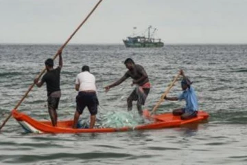 இலங்கை கடற்றொழிலாளர்கள் அறுவர் இந்திய கடற்படையினரால் கைது