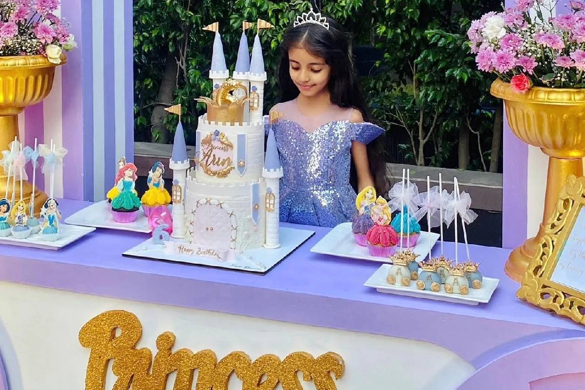 7 வயதிலே 12 மொழிகளை பேசி அசத்தும் நடிகை அசினின் மகள் | Asin Daughter Arin Speaks 12 Languages At Age Of 7 7 வயதிலே 12 மொழிகளை பேசி அசத்தும் நடிகை அசினின் மகள் | Asin Daughter Arin Speaks 12 Languages At Age Of 7