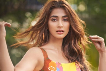 வெளிநாடு சுற்றுலா சென்ற பீஸ்ட் ஹீரோயின் பூஜா ஹெக்டே!  என்ன செய்திருக்கிறார் பாருங்க